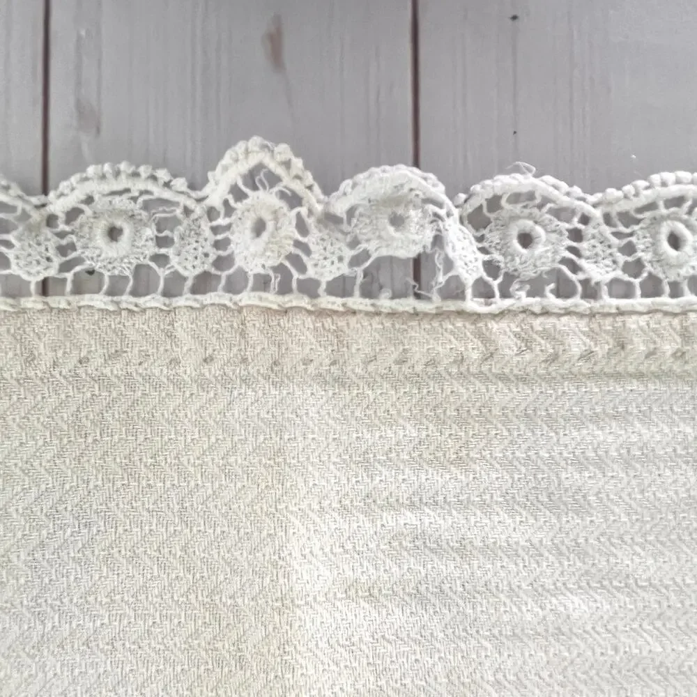 Vintage Embroidered Table Runner Vanity / Dresser Scarf Parrot Floral Lace Trim